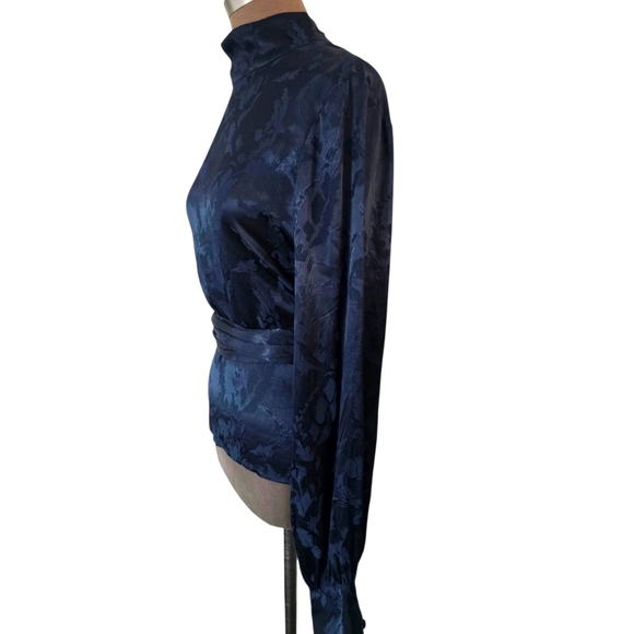 LPA Lanette Top Blouse Long Sleeves Open Back Shirt Navy Size XL - Picture 8 of 15